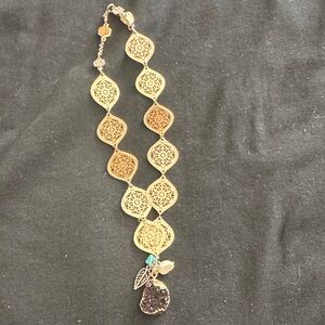 Elegant Gold Necklace with Gemstone Pendant